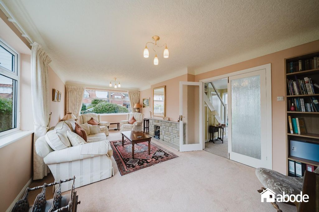 Property photo 3 of 33 Cambridge Drive-16.Jpg
