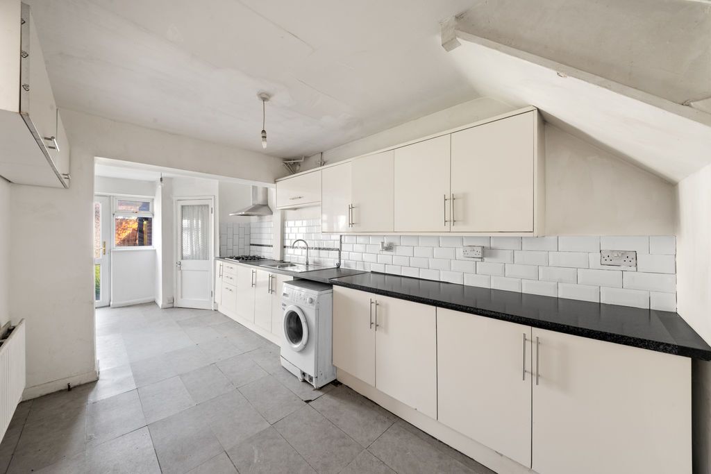 Property photo 3 of 16 Photo 10