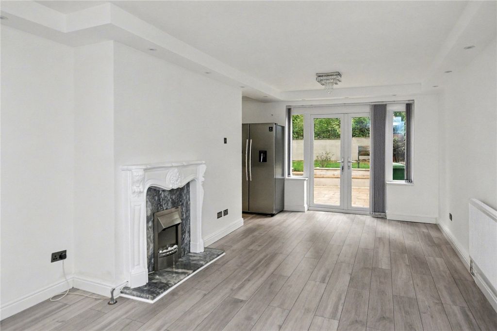 Property photo 2 of 17 Picture No. 09