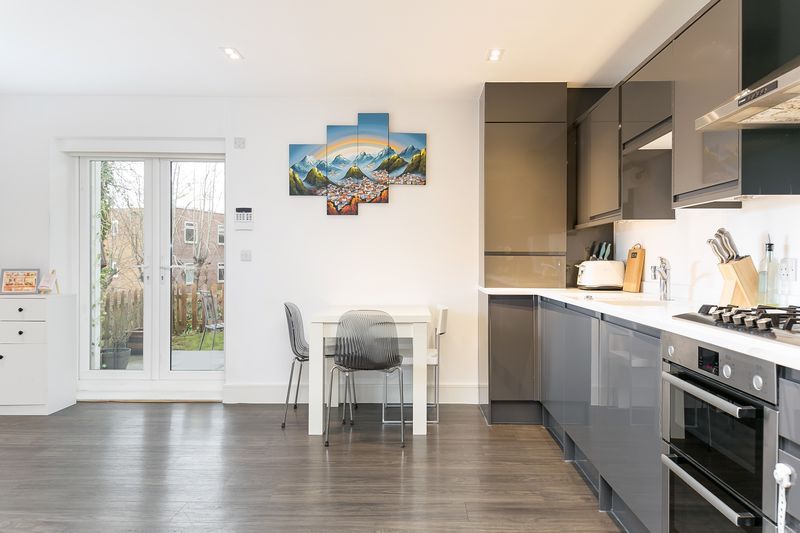 Property photo 3 of 17 Kitchen/ Dining Area