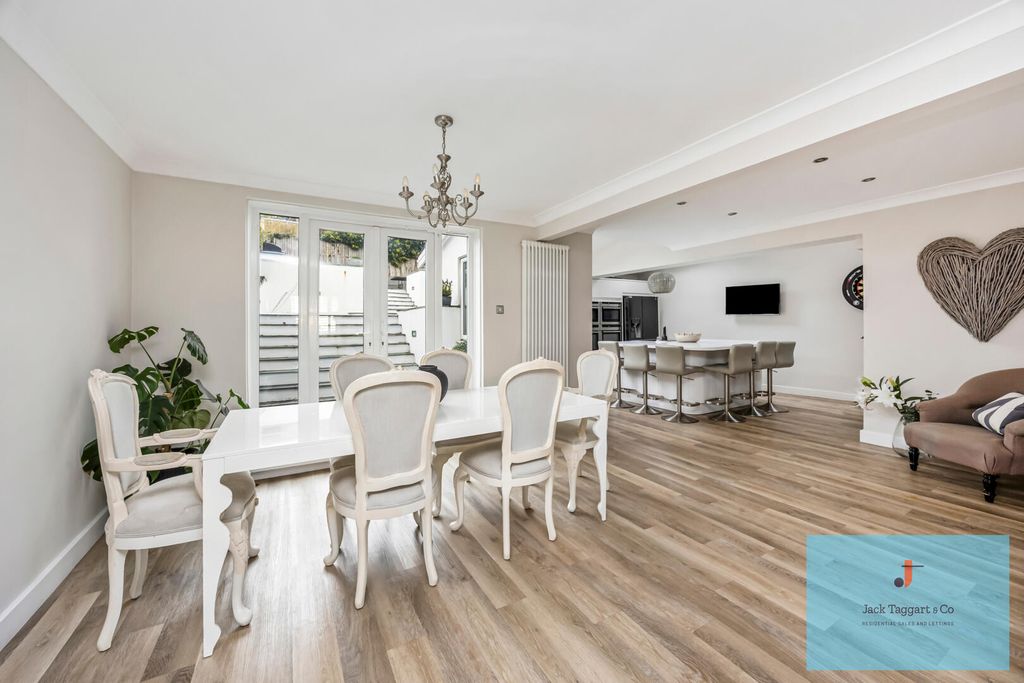 Property photo 2 of 23 Dining Room