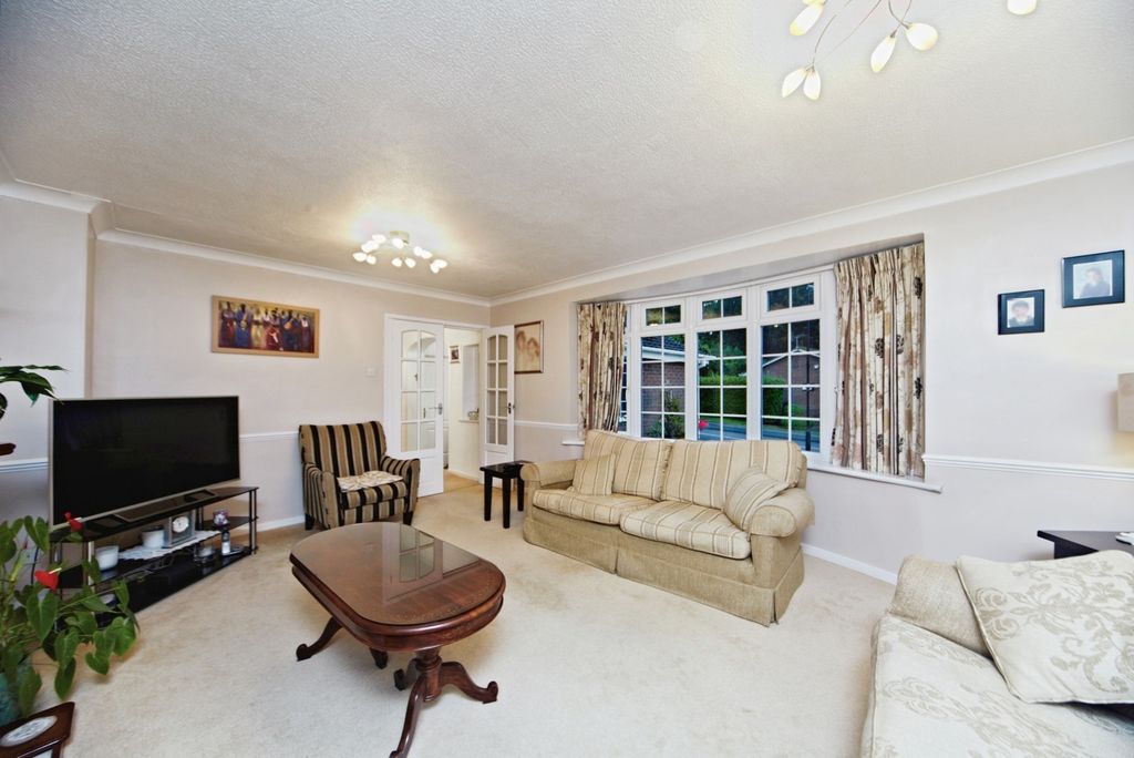 Property photo 2 of 17 Lounge