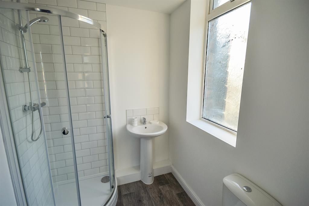 Property photo 2 of 5 En-Suite Shower Room