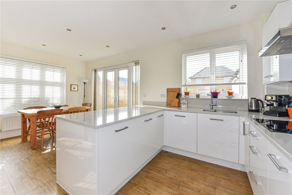 Property photo 2 of 19 Kitchen