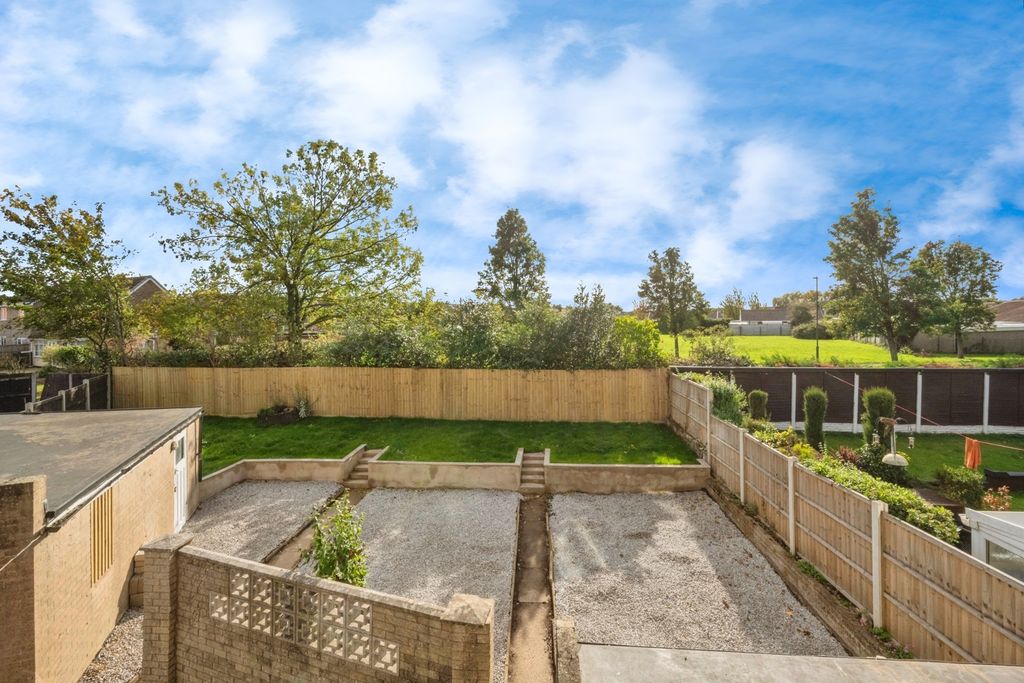 Property photo 2 of 17 Garden