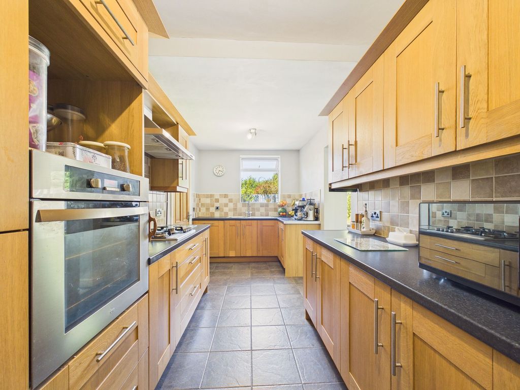 Property photo 3 of 13 Kitchen