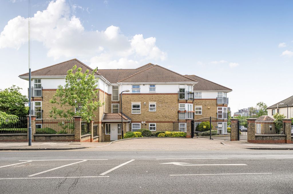 Property photo 2 of 20 1456015-19-69Fb1E...