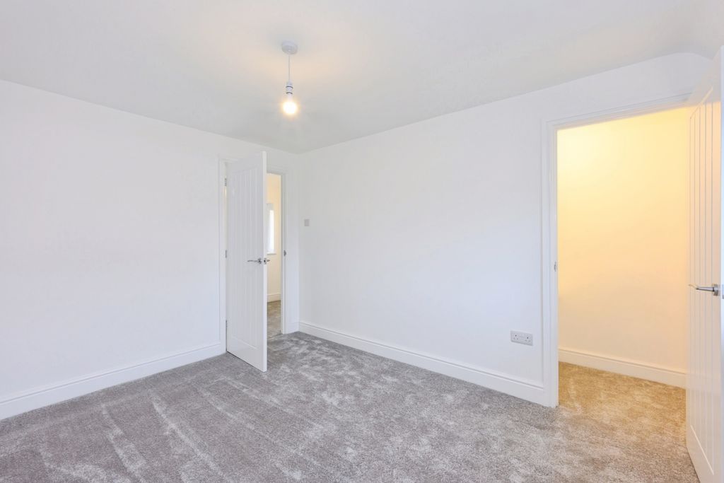 Property photo 3 of 10 Bedroom 2