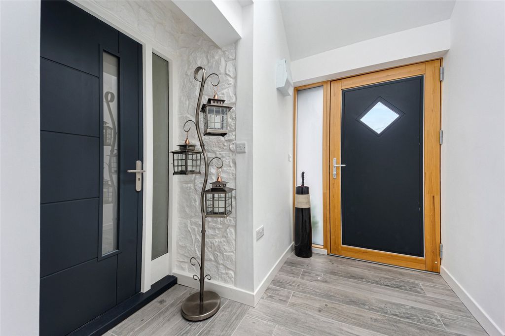 Property photo 2 of 23 Entrance