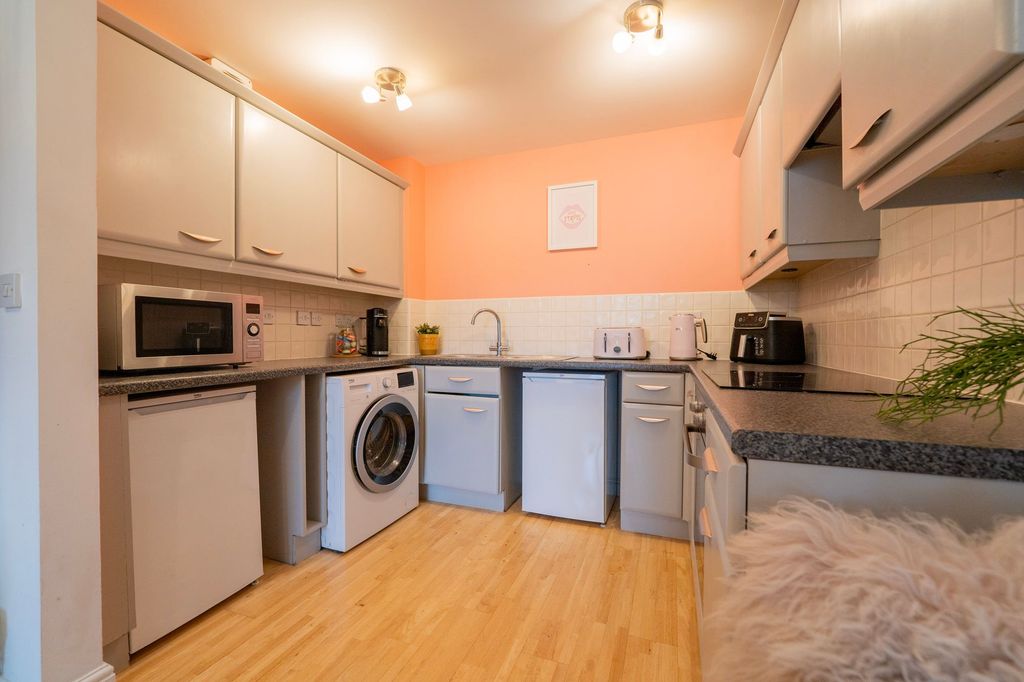 Property photo 3 of 9