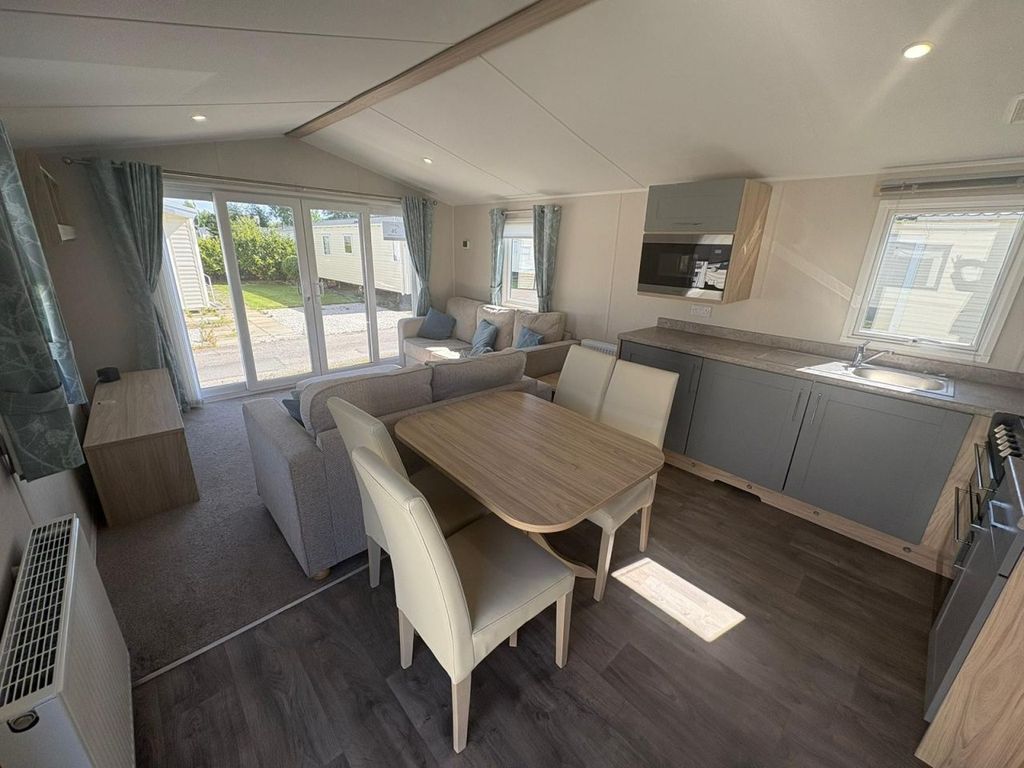 Property photo 2 of 6 Enzvb6818B73Ebe105.Jpg