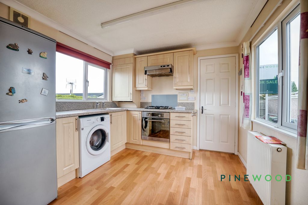 Property photo 3 of 14 Kitchen