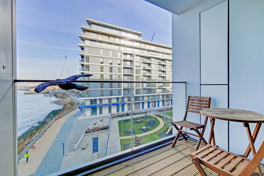 Property photo 2 of 11 4_Balcony-2