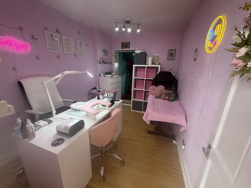 Property photo 3 of 6 Main Room