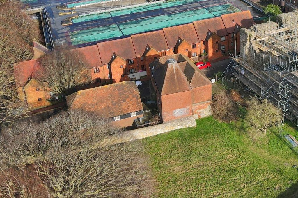 Property photo 2 of 15 The Oast House, Gas Street, Canterbury, Ct1 2Pr