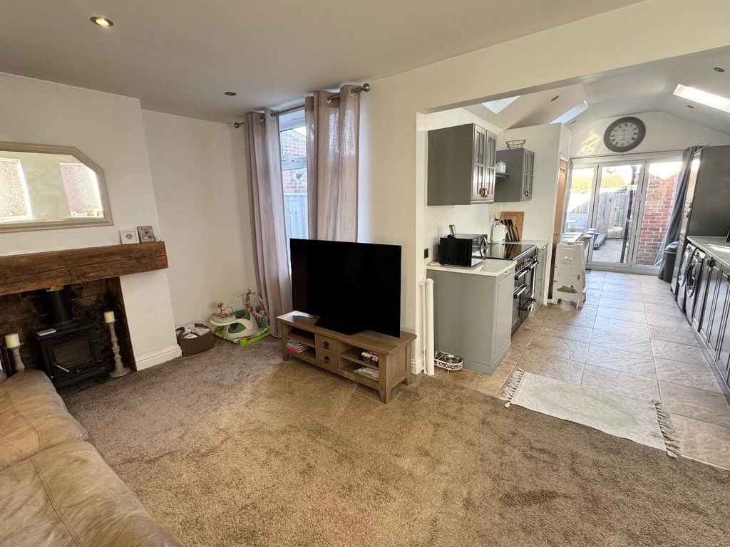 Property photo 3 of 15 Living / Dining / Kitchen