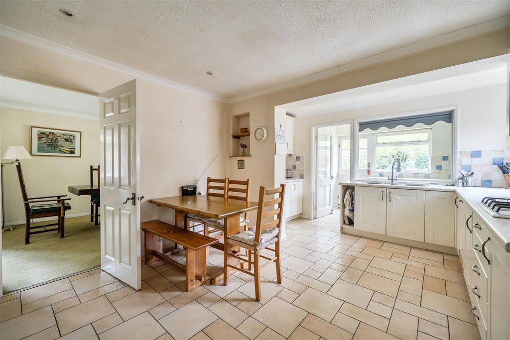 Additional image 9 of 4 bed bungalow for saleArdwell Close, Crowthorne, Berkshire RG45