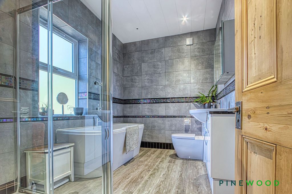 Property photo 3 of 27 Bathroom