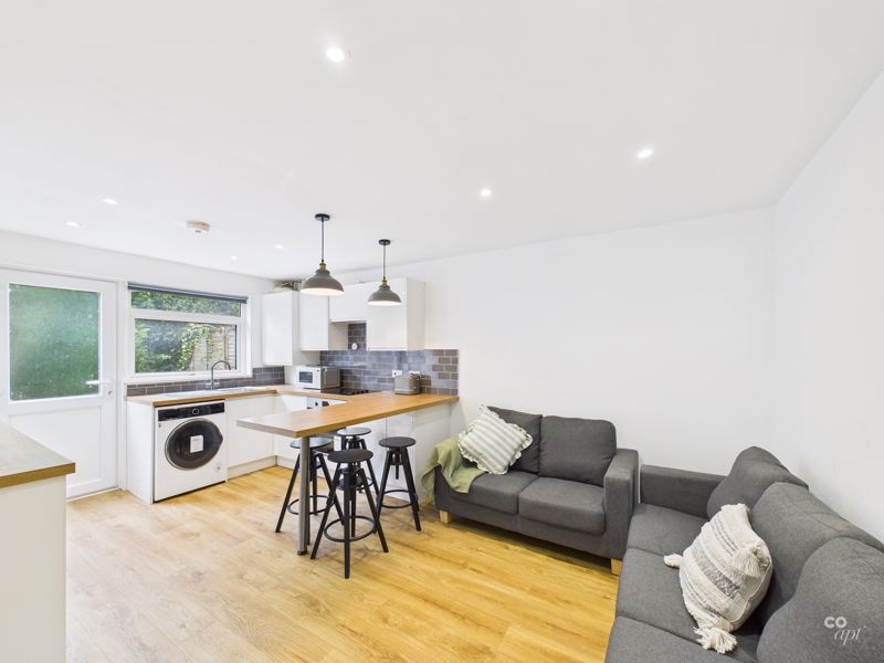 Property photo 1 of 9 Photo 6