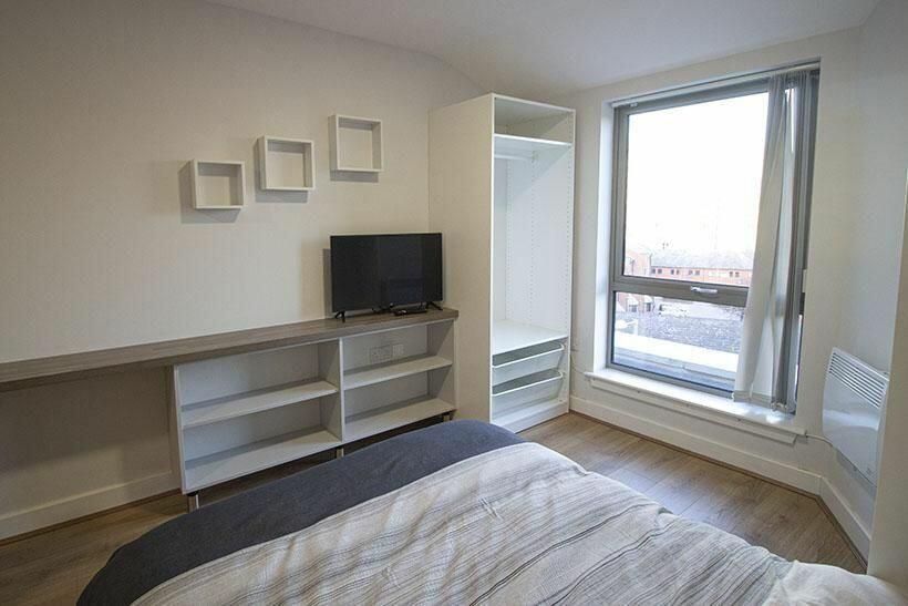 Property photo 2 of 7 A Bright And Tidy Double Bedroom Featuring A Large...
