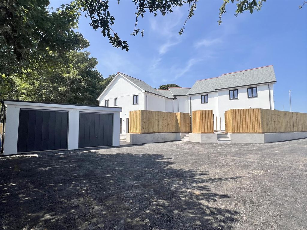 Property photo 3 of 28 Garage:
