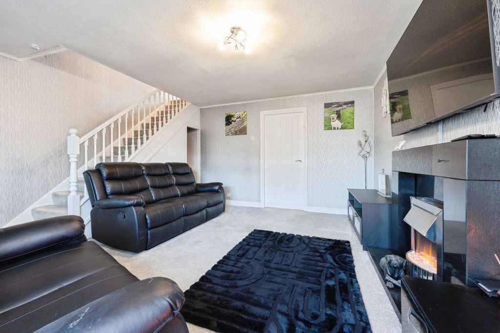 Property photo 3 of 15 Living Room