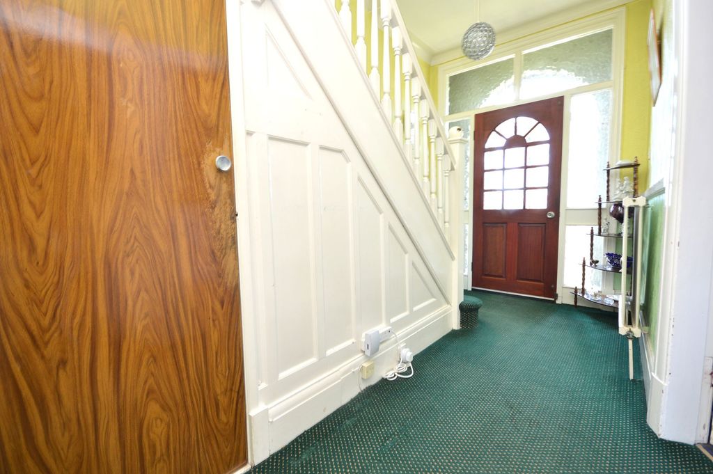 Property photo 2 of 26