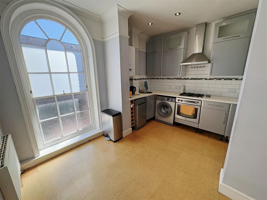 Property photo 2 of 11 Kitchen/Breakfast Room
