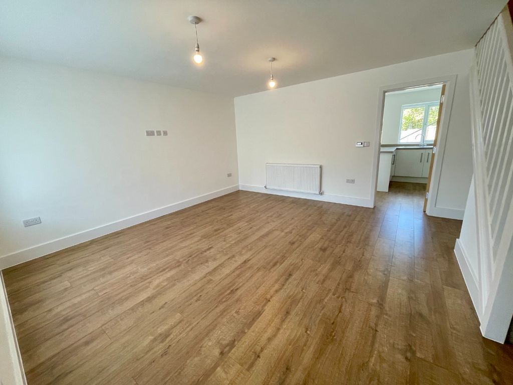 Property photo 3 of 13 4511943