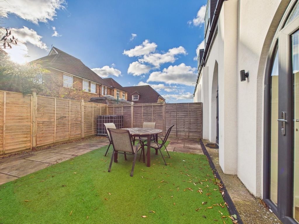 Property photo 3 of 37 Cam01530G0-Pr0358-Still021.Jpg