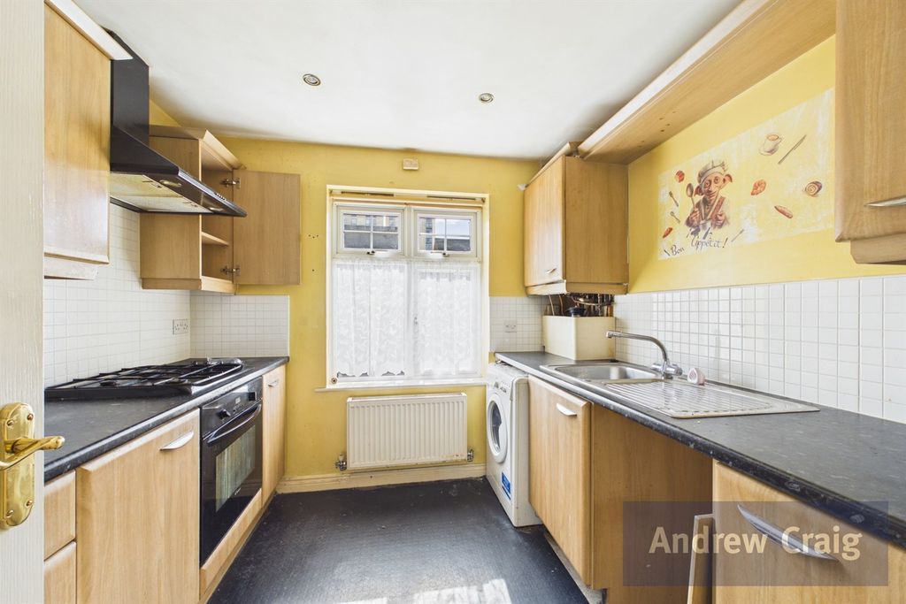 Property photo 2 of 7 Kitchen
