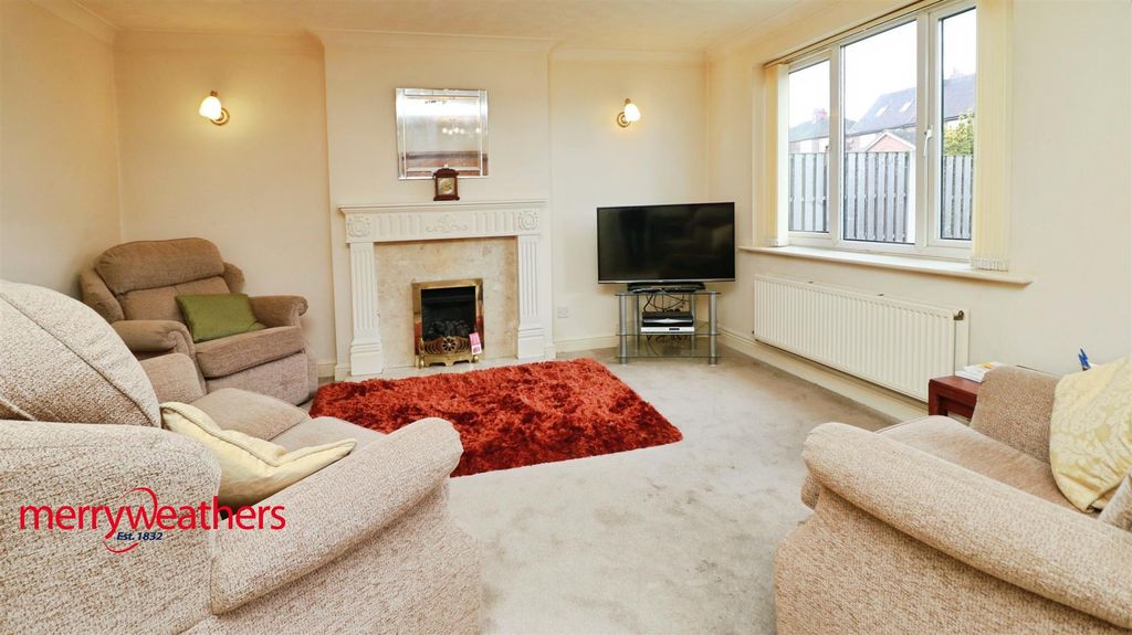 Property photo 2 of 16 Lounge