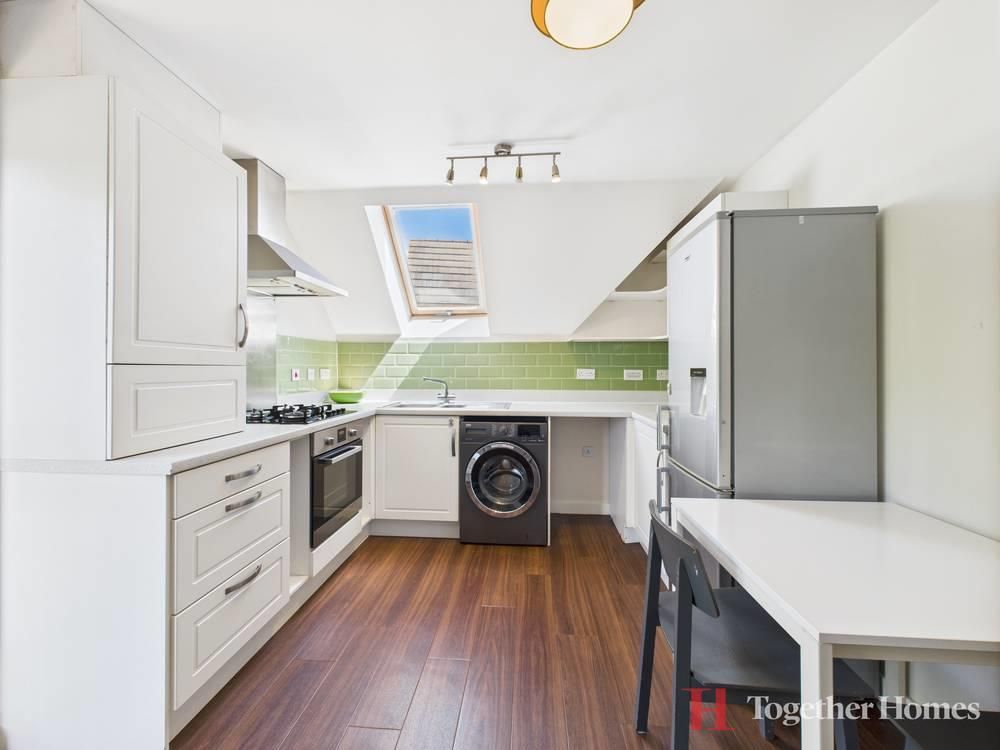 Property photo 3 of 11 Kitchen
