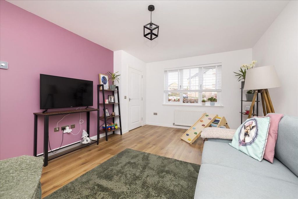 Property photo 3 of 31