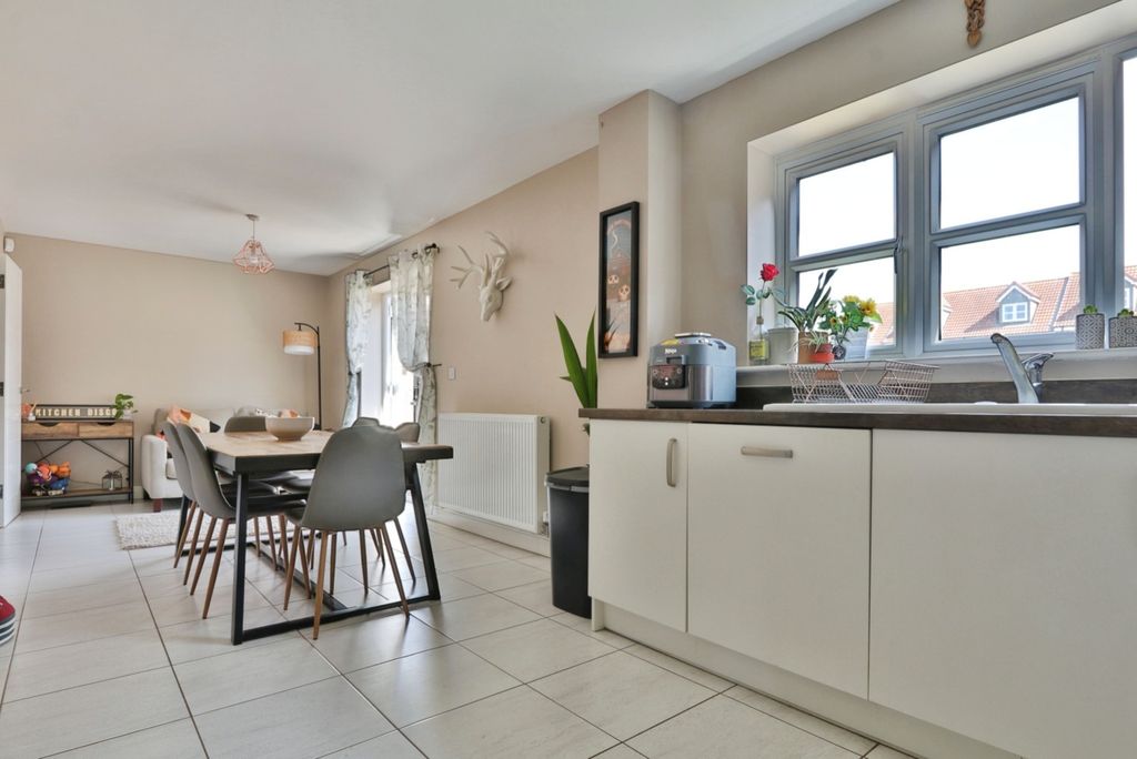 Property photo 3 of 22 4298706