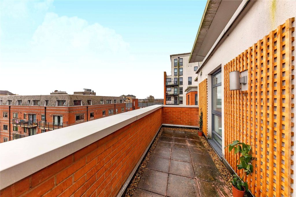 Property photo 2 of 7 Terrace