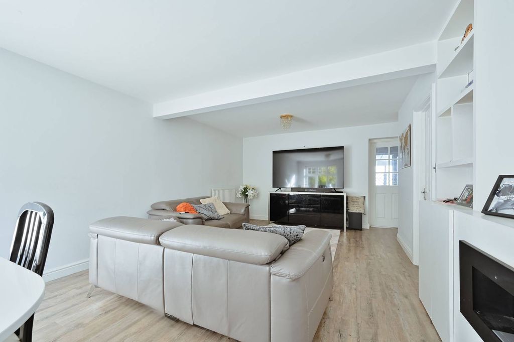 Property photo 3 of 26