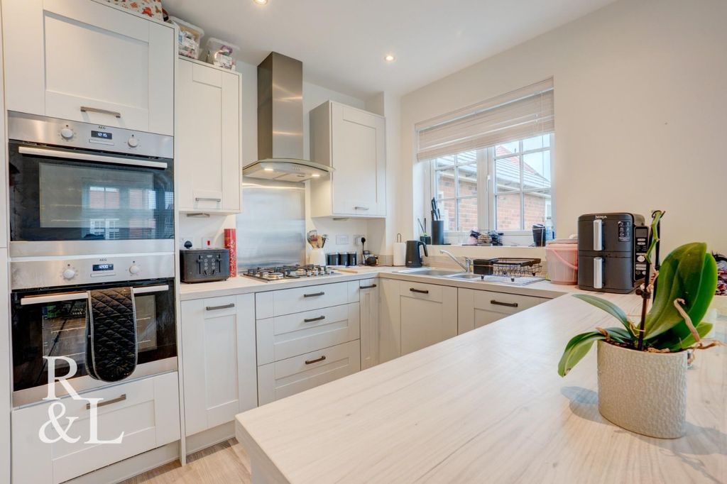 Property photo 3 of 26 1 Gadsby (14).Jpg