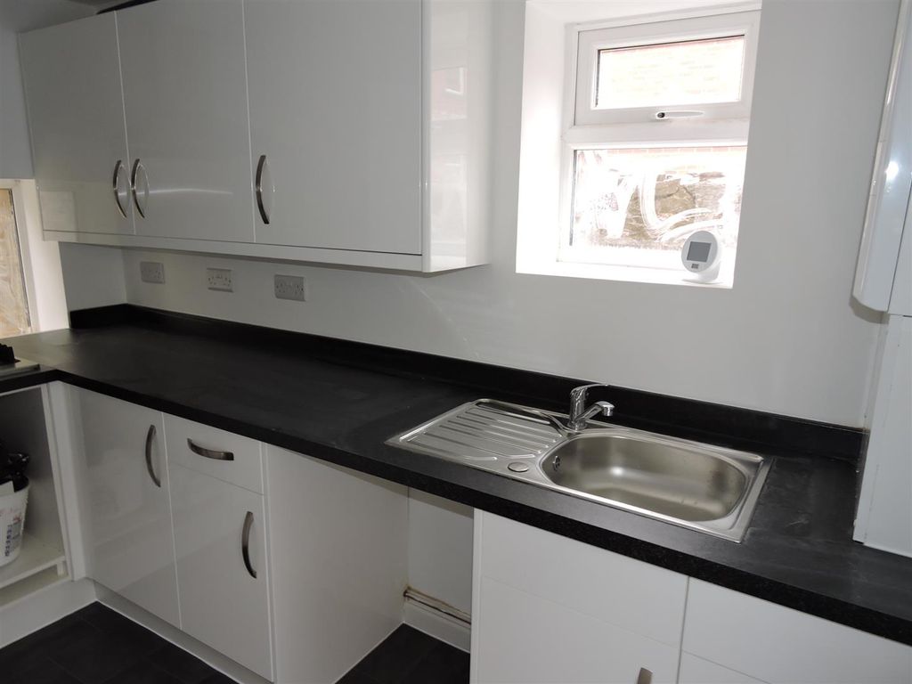 Property photo 3 of 15 Kitchen