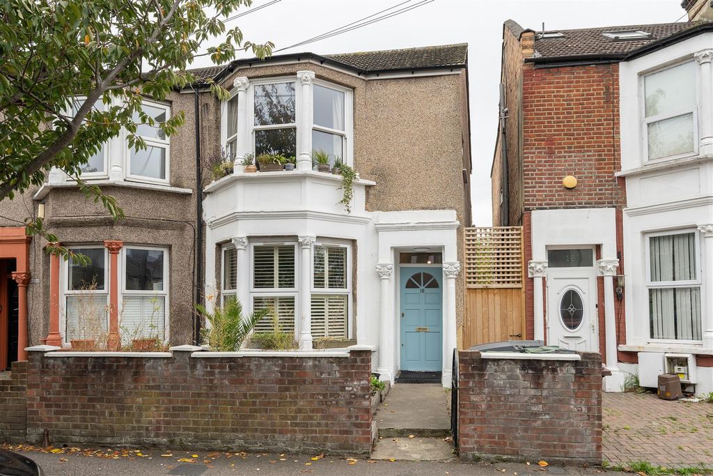 Property photo 1 of 20 Markhouse Avenue, E17