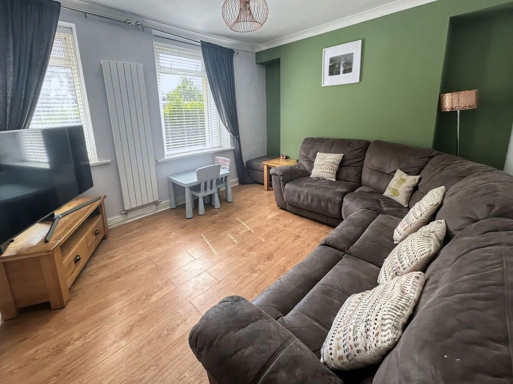 Property photo 3 of 32
