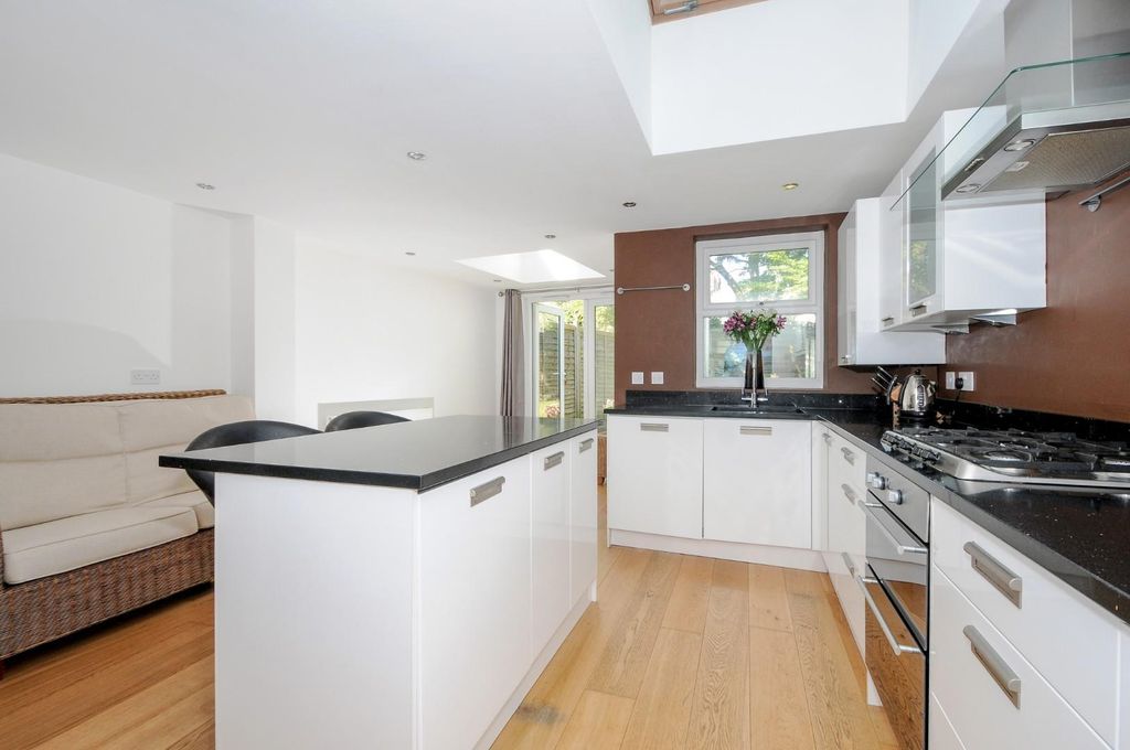 Property photo 3 of 9 Kitchen 2.Jpg