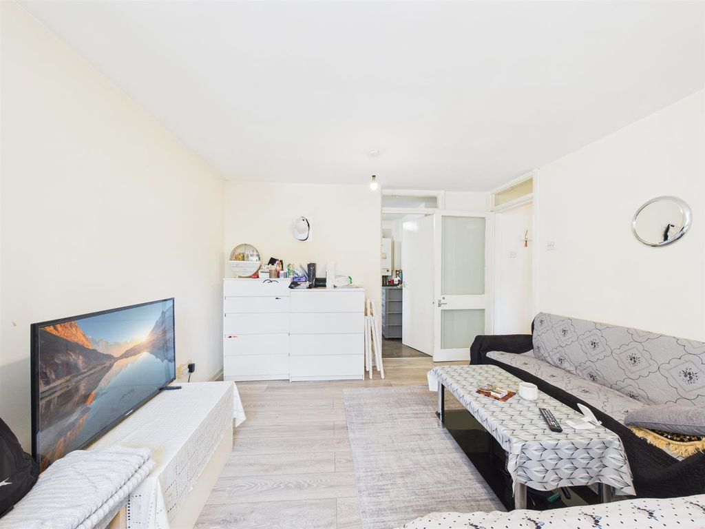 Property photo 3 of 14 Cam01358G0-Pr0182-Still009.Jpg