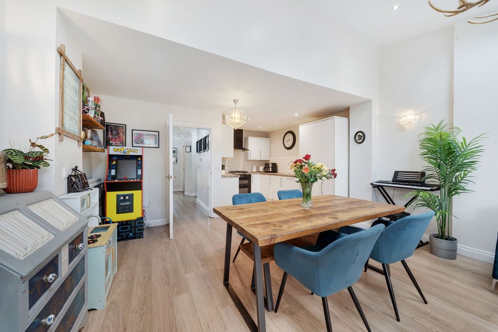 Property photo 2 of 49