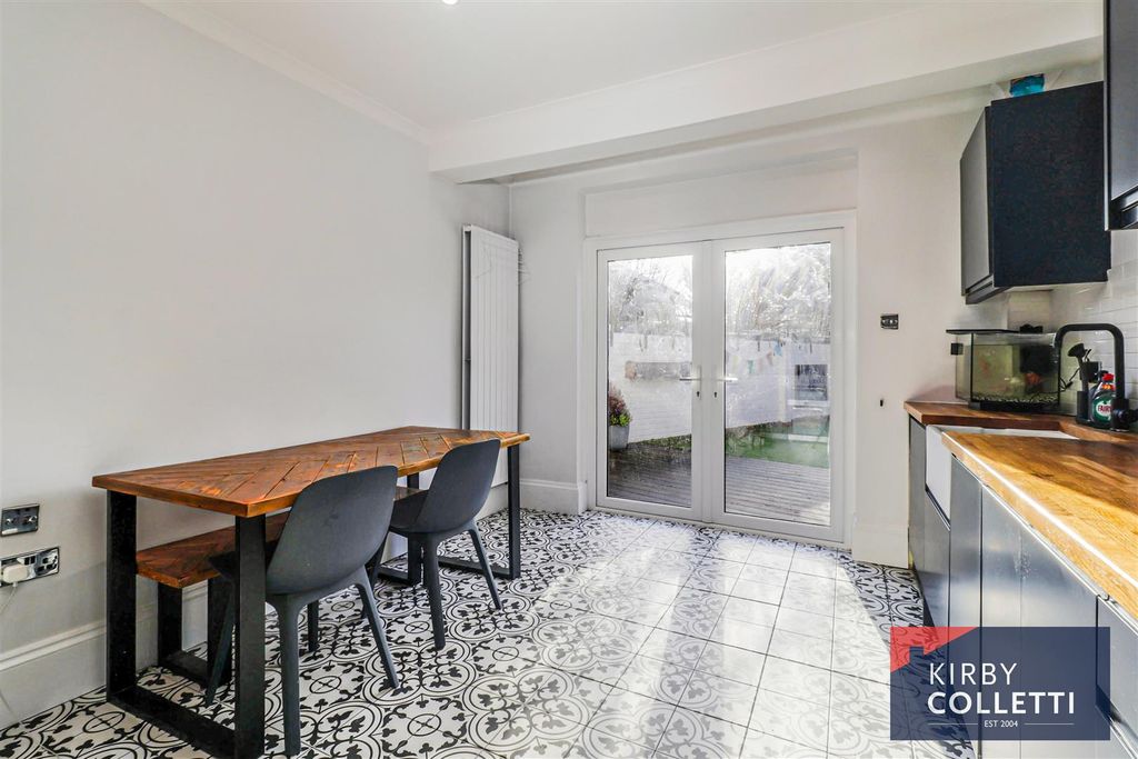 Property photo 3 of 18