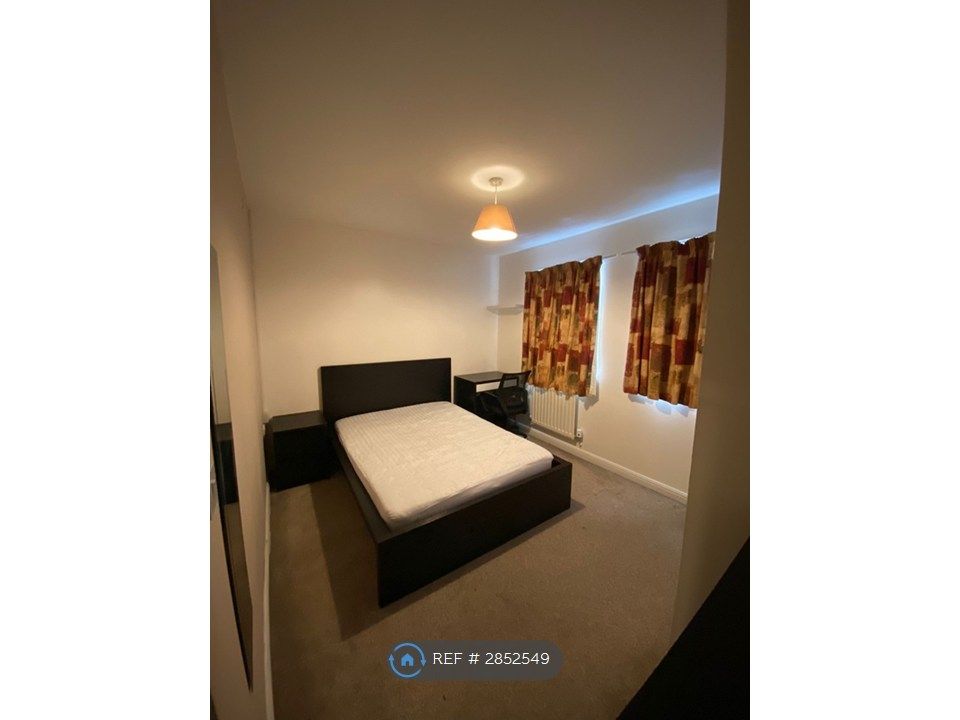 Property photo 2 of 9 Room 3 - Furniture And Layout May Vary