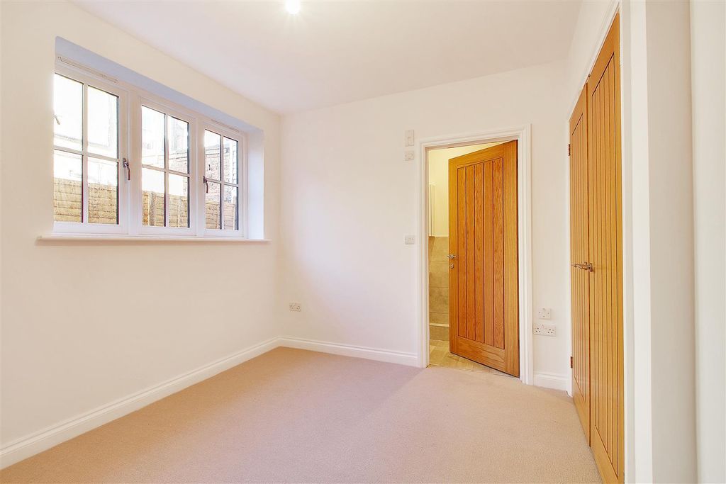 Property photo 3 of 11 Bedroom.Jpg