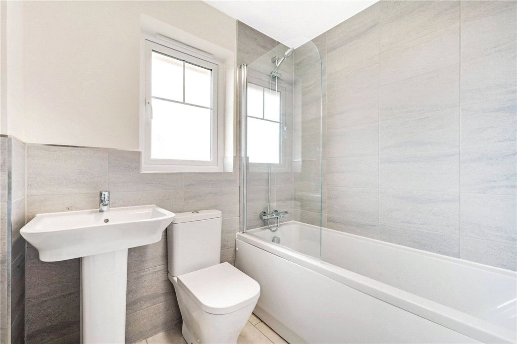 Property photo 2 of 5 Kitchen