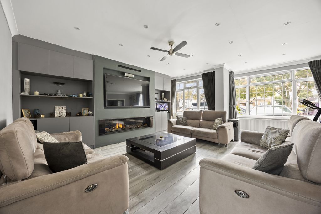 Property photo 3 of 22 Gallery