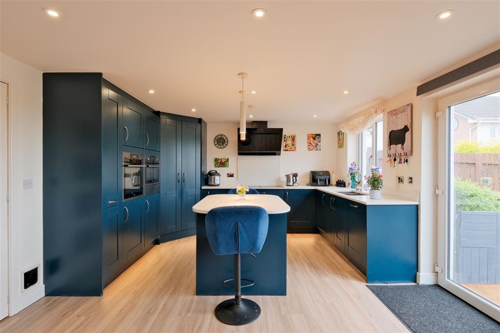 Property photo 3 of 28 Kitchen / Diner